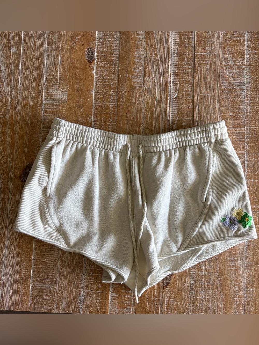 PINK Victoria’s Secret Floral Embroidered Sweat Shorts Cream Fleece Lounge M
